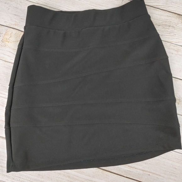 Streetwear Society Black Patchwork Skirt  medium - Picture 4 of 4